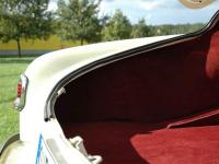 Polsterei Ohseloff - Oldtimer Chevrolet wei� weiss Polster rot Kofferraum